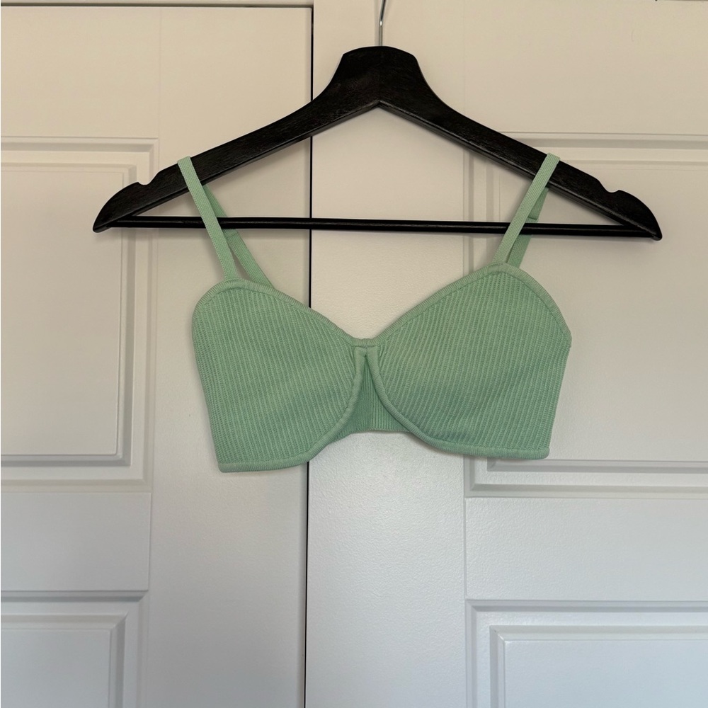 **SOLD** Aritzia Babaton Ribbed Crop Top